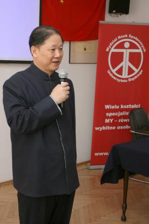Honorowym gościem sesji był JE Ambasador Chińskiej Republiki Ludowej
w Polsce Sun Yuxi
