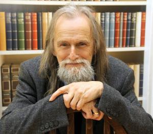 Prof. zw. dr hab. Tadeusz Sławek z Katedry Literatury Porównawczej UŚ