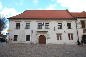 Dom Jana Długosza w Krakowie, usytuowany przy ulicy Kanoniczej 25. Zamieszkiwał tu jako kanonik katedralny