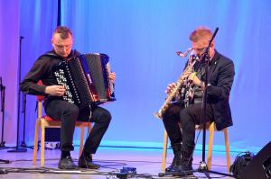 Dr Wojciech Golec i mgr Marcin Żupański podczas koncertu w ramach „Scottish-Polish Folk
Night” (Phoenix Theatre w Netwon Dee) w Aberdeen