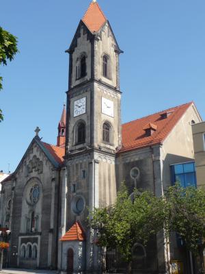 Zabytkowy kościół parafii ewangelicko-augsburskiej
w Tarnowskich Górach, wznoszący się przy tarnogórskim
Rynku. Został zbudowany w 1780 roku