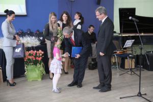 Teresa Kubala otrzymała wyróżnienie za działalność w ramach Uniwersytetu Śląskiego Dzieci