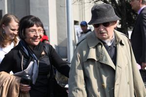 23 marca do Katowic przyjechał wybitny dramaturg i prozaik
Sławomir Mrożek z żoną Susaną Osorio