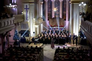 Koncert przedświąteczny z muzyką Krzesimira Dębskiego odbył
się 10 grudnia 2017 roku