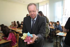 Swych sił w sztuce origami spróbował prof. dr hab. Maciej Sablik, dyrektor
Instytutu Matematyki UŚ