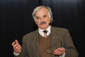Prof. dr hab. Józef Barnaś (Uniwersytet Adama Mickiewicza)