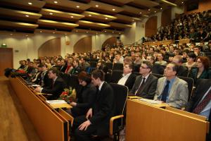 Organizatorami wizyty byli: Koło Naukowe Polityków Społecznych,
Koło Naukowe Socjologów oraz Samorząd Studencki Uniwersytetu
Śląskiego w Katowicach