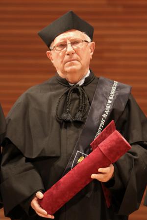 Profesor Kazimierz Zbigniew Kwieciński jest wybitnym humanistą,
twórcą polskiej szkoły socjologii edukacji