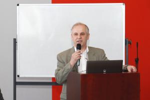 Dr hab. Mirosław Nakonieczny, prorektor ds. umiędzynarodowienia,
współpracy z otoczeniem i promocji