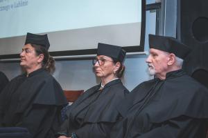 Recenzenci: prof. Irena Borowik, prof. Maria Libiszowska-Żółtkowska oraz prof. Józef Baniak