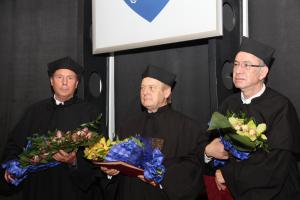 Podczas uroczystości nadano tytuł Profesora Honorowego Uniwersytetu
Śląskiego profesorom: Gerhardowi Bansemu,
Heinrichowi Badurze oraz Leonardowi Neugerowi