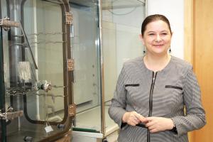 Dr Bożena Łosiewicz kieruje pracami Laboratorium Badań Korozyjnych
