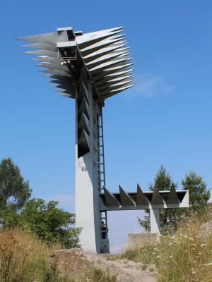 Instalacja Organy (dawniej: Pomnik ofiar walk wewnętrznych po II wojnie
światowej)