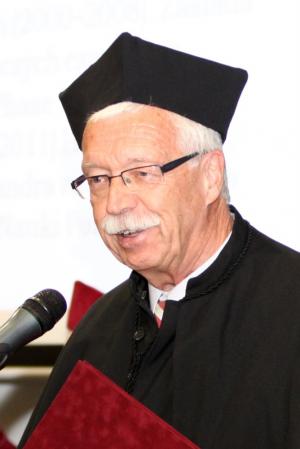 Profesor Wolfgang Kleemann podczas uroczystości inauguracji
roku akademickiego 2013/2014 otrzymał tytułu
Profesora Honorowego Uniwersytetu Śląskiego