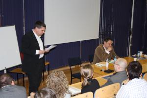 Dr Tomasz Słupik z Zakładu Historii Myśli Społecznej i Politycznej UŚ
zainicjował pierwsze spotkanie zorganizowane przez Koło Naukowe Politologów UŚ