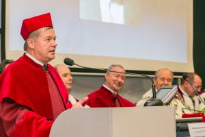Wykład inauguracyjny wygłosił prof. zw. dr hab. Janusz Janeczek