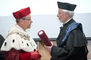 Ceremonia nadania tytułu doktora honoris causa Uniwersytetu Śląskiego prof. Johnowi Maxwellowi
Coetzee’emu
