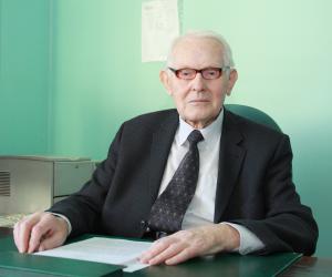 Prof. zw. dr hab. Kazimierz Marszał, emerytowany profesor na Wydziale Prawa i Administracji
UŚ