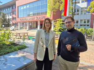 Dr hab. Magdalena Pacwa-Płociniczak, prof. UŚ
i dr Ryszard Knapek