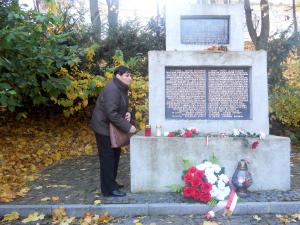Uczestnicy wycieczki złożyli kwiaty pod pomnikiem na Wzgórzach Wuleckich oraz oddali
hołd zamordowanym profesorom uczelni lwowskich