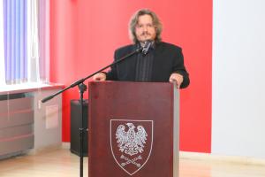 Dr hab. Mariusz Wojewoda podczas otwarcia Międzynarodowego Centrum Postępu Społecznego