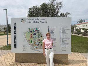 Dr hab. Małgorzata Przybyła-Kasperek, prof. UŚ z Wydziału Nauk Ścisłych i Technicznych UŚ podczas wizyty na Uniwersytecie w Alicante