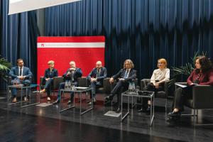 Panel dyskusyjny „Granice poznania: czy odwaga w badaniach się opłaca?”