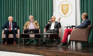 Panel dyskusyjny z udziałem praktykujących tłumaczy