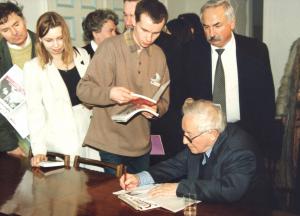 Po otrzymaniu doktoratu honorowego Tadeusz Różewicz wielokrotnie odwiedzał Uniwersytet Śląski