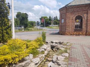 Zawiercie-Kromołów, główne źródło Warty w sąsiedztwie
dużego skrzyżowania