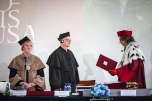 Akt nadania prof. Románowi Taulerowi Ferré tytułu doktora honoris causa Uniwersytetu Śląskiego