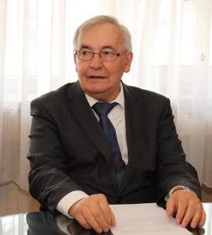 Prof. zw. dr hab. Maksymilian Pazdan