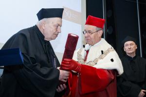 Ceremonię nadania tytułu doktora honoris causa poprowadził JM Rektor UŚ prof. dr hab. Andrzej
Kowalczyk