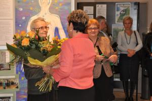 Profesor Maria Z. Pulinowa odebrała gratulacje i kwiaty z okazji jubileuszu XX-lecia Dni Ziemi w Sosnowcu