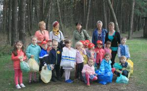 Wyprawa ekologiczna do lasu dzieci z Przedszkola Miejskiego nr 34