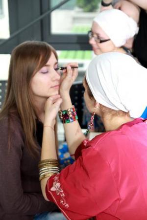 Odwiedzający mieli również okazję podziwiać sztuki makijażu arabskiego
oraz malowania ciała henną