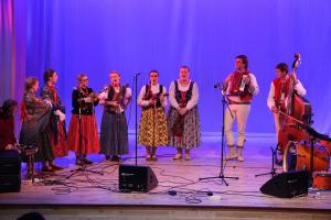 Międzywydziałowy Zespół Folkowy FolkUŚ z opiekunem dr Magdaleną Szyndler podczas koncertu w ramach „Scottish-Polish Folk Night”
(Phoenix Theatre w Netwon Dee) w Aberdeen