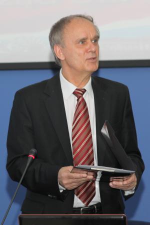 Dr Tadeusz Wolan, prezes Rady Uczelnianej Związku Nauczycielstwa
Polskiego przy UŚ