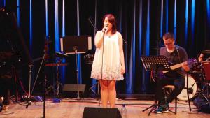 Największe francuskie przeboje zaśpiewała Joanna Możdżan z Akademii Muzycznej w Katowicach