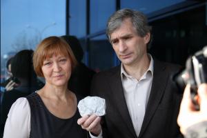 9 listopada na Wydziale Nauk o Ziemi UŚ dr hab. Irina Gałuskina i prof. UŚ dr hab. Evgeny Gałuskin zaprezentowali nowy minerał – gałuskinit