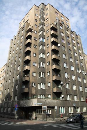 „Drapacz chmur” − siedemnastokondygnacyjny budynek w Katowicach, przy ulicy Żwirki i Wigury
15