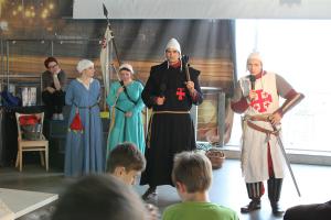 Członkowie Chorzowskiego Bractwa Rycerskiego Bożogrobców opowiadali między innymi o zwyczajach i historii Zakonu