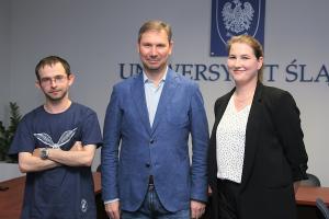 Autorzy nagrodzonej pracy naukowej (od lewej): dr Piotr Helbin, dr hab. Michał Baczyński, prof. UŚ oraz
doktorantka mgr Katarzyna Miś
