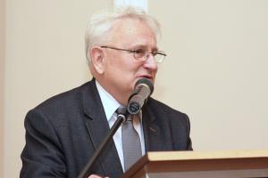 Prof. dr hab. Antoni Barciak mówił o podstawowych założeniach monografii Sosnowca