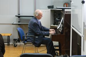 W konferencji uczestniczył profesor Józef Świder, który zaprezentował jedną ze skomponowanych przez siebie piosenek