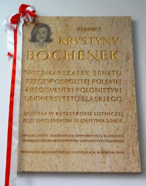 Tablica poświęcona pamięci Krystyny Bochenek znajduje się w budynku Wydziału Filologicznego