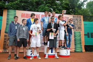 Akademickie Mistrzostwa Polski w tenisie ziemnym odbywały się od 31 maja do 2 czerwca 2013 roku na kortach Tenisowego
Klubu Sportowego „Budowlani” w Chorzowie
