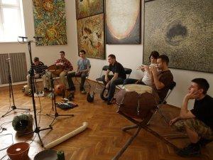 W Galerii Uniwersyteckiej Wydziału Artystycznego dokonano 20 minutowego nagrania improwizacji na ceramiczne instrumenty i obiekty dźwiękowe