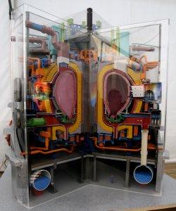 Model tokamaka ITER budowanego we Francji w ramach współpracy międzynarodowej 
