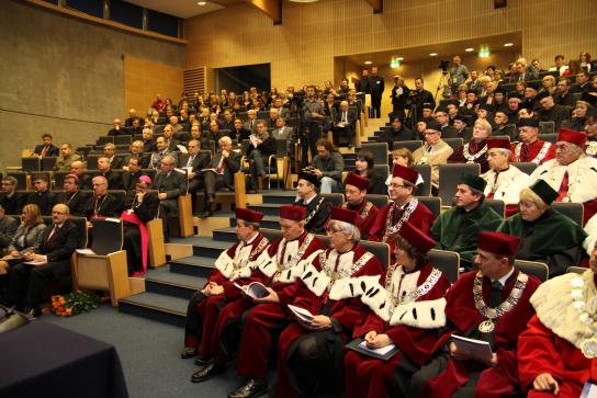 25 listopada 2010 r. na Wydziale Teologicznym odbyła się uroczystość nadania tytułu doktora honoris causa Uniwersytetu Śląskiego JE Kardynałowi Zenonowi Grocholewskiemu